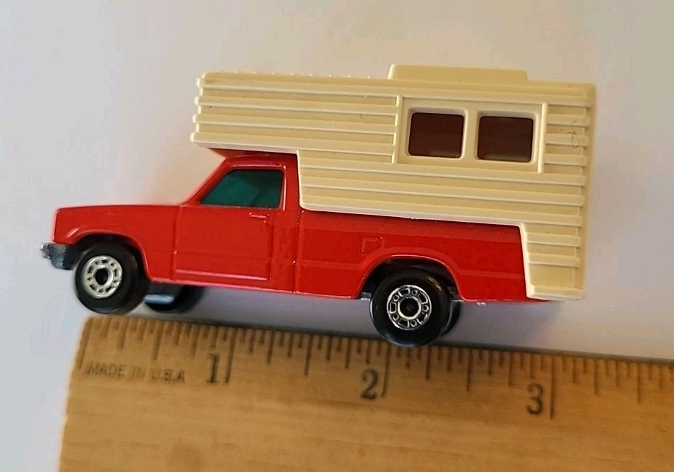 NM VTG Matchbox Superfast  No. 38 Ford Courier Truck Camper Red England - 1979