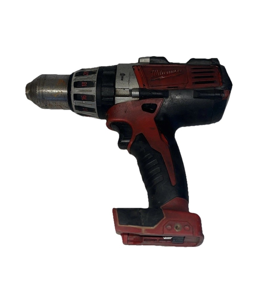 MILWAUKEE M18 18V Lithium-Ion Cordless 1/2 In. Hammer Drill/Driver ( Tested)