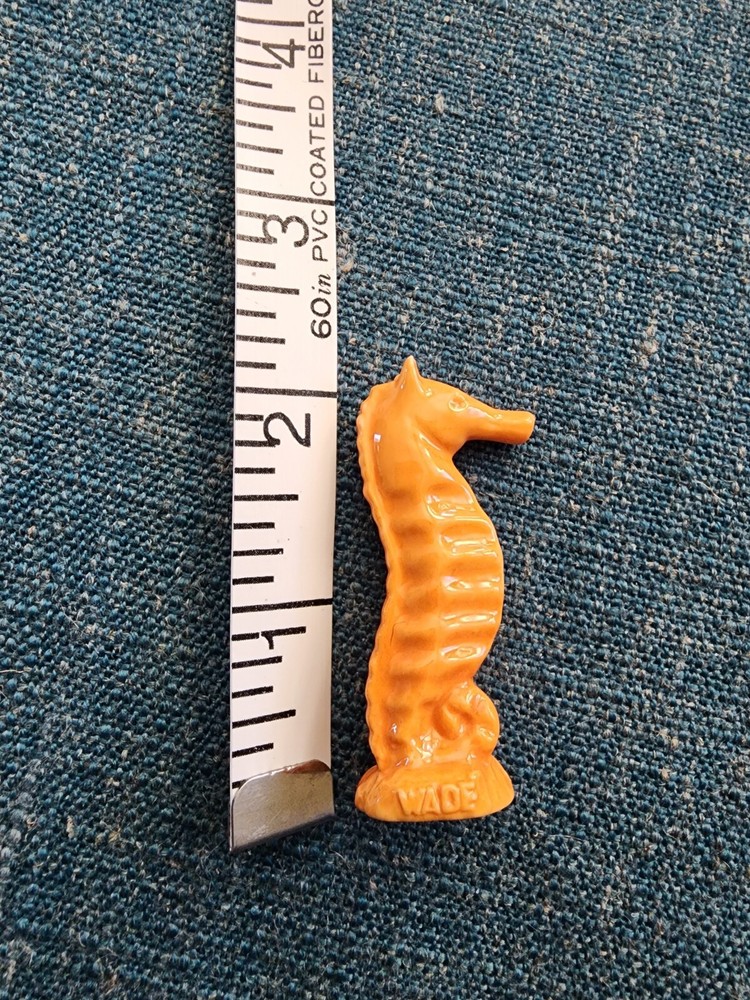 SEAHORSE Nautical Wonderland Series Wade Whimsie Red Rose Tea Figurine