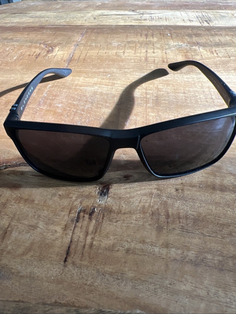 Victory Lane Cat 3 Mens Black Polarized Lightweight Sunglasses  