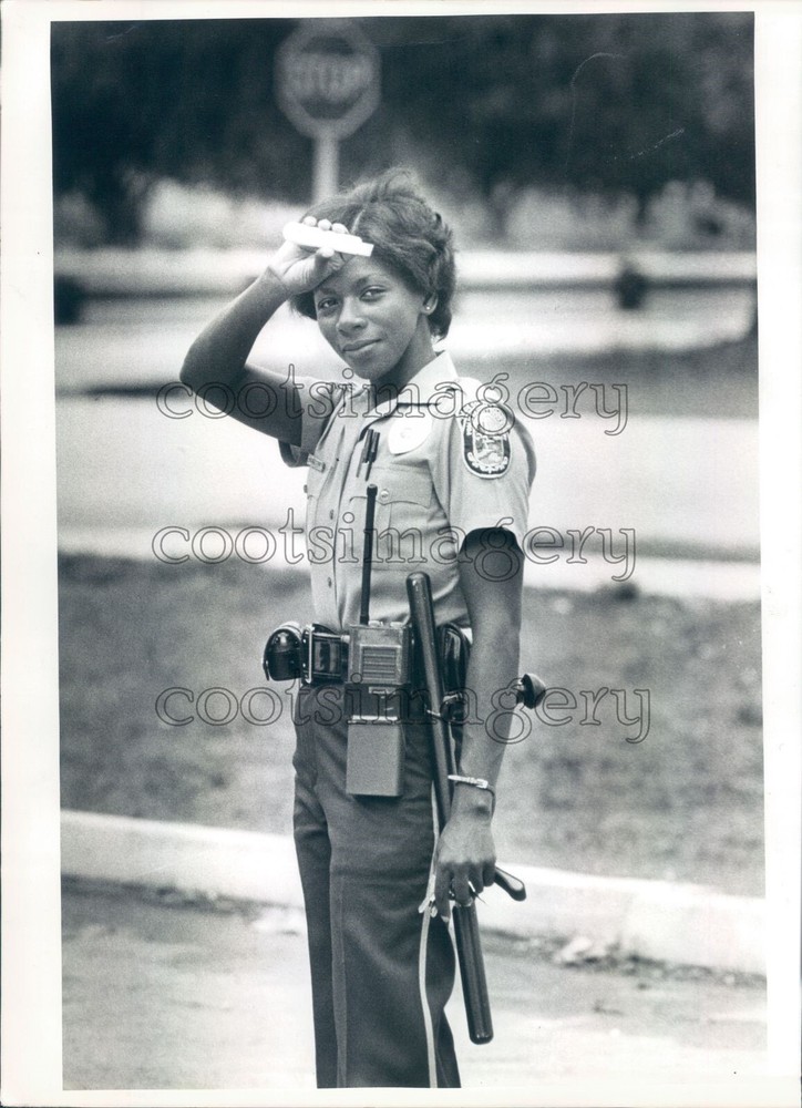 1985 Press Photo African American Police Woman Angie Poole in Uniform Miami