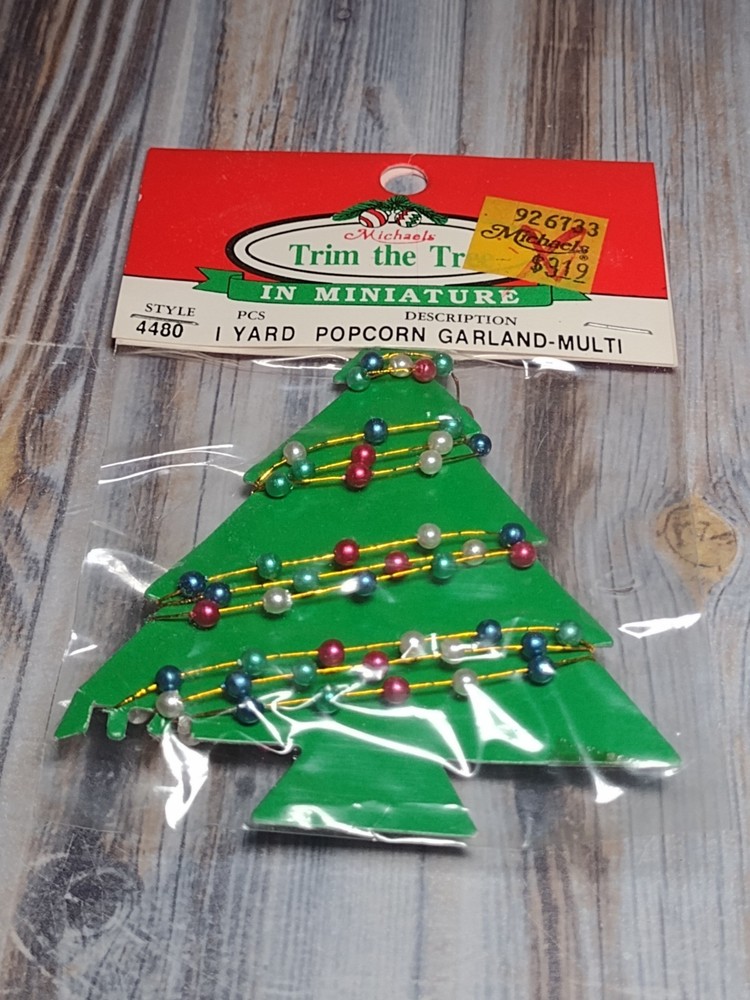 MINIATURE Dollhouse CHRISTMAS TREE Popcorn Garland VINTAGE Diorama