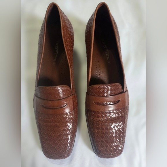 Trotters Brown Woven Leather Loafers Women’s Size 9 Low Heel Square Toe