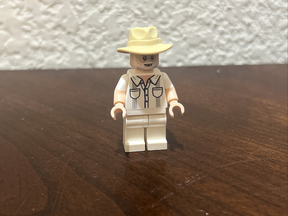 LEGO Jurassic Park Minifigure John Hammond 2 Pockets Jw057