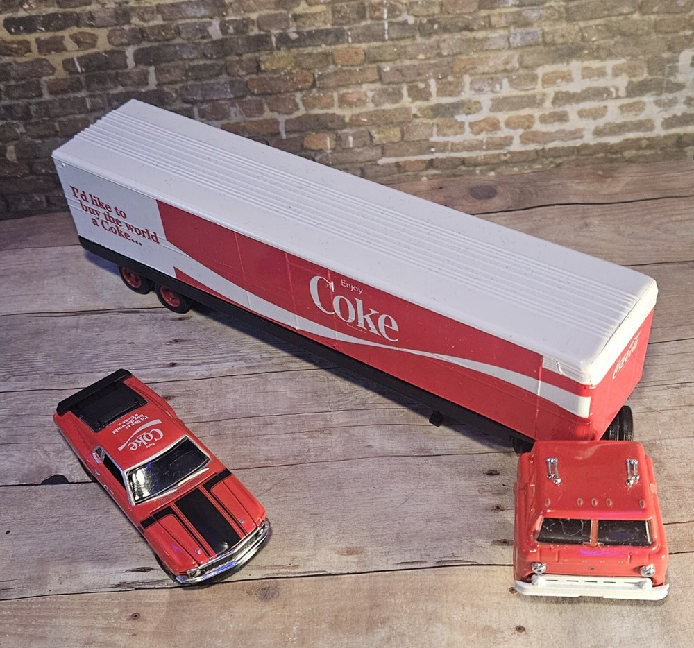 M2 Machines Coca Cola 1970 Ford C-600 & 1970 Ford Mustang BOSS 302