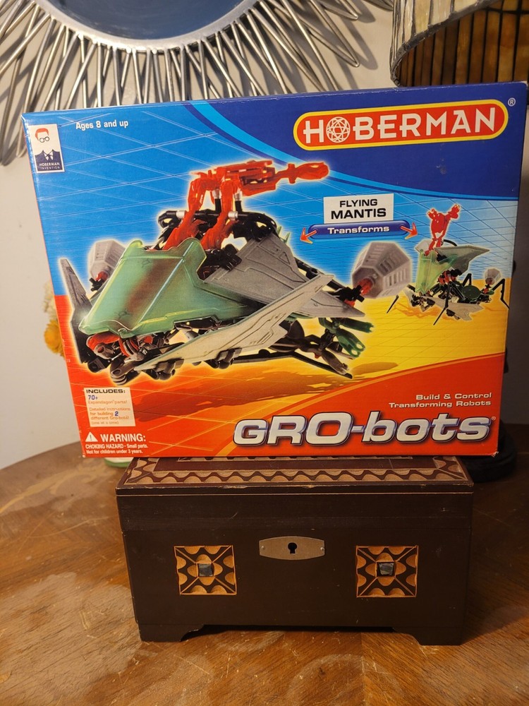 Build and control the Hoberman Flying Mantis transforming robot Grobots