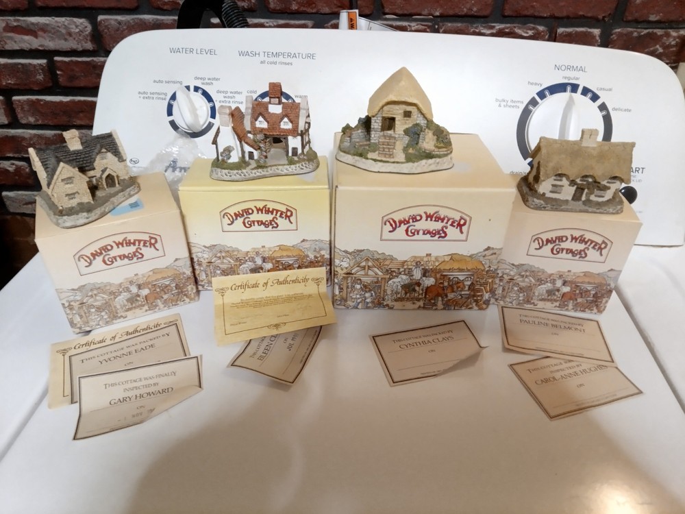 David Winter Cottages Lot Of (4) All Signed By David With Boxes Nice Collection