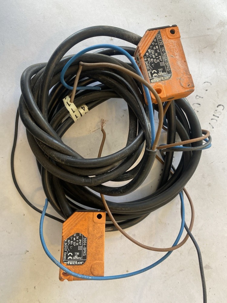 Lot Of 2 EFECTOR IN5130 INDUCTIVE SENSOR IN-3004-BPKG