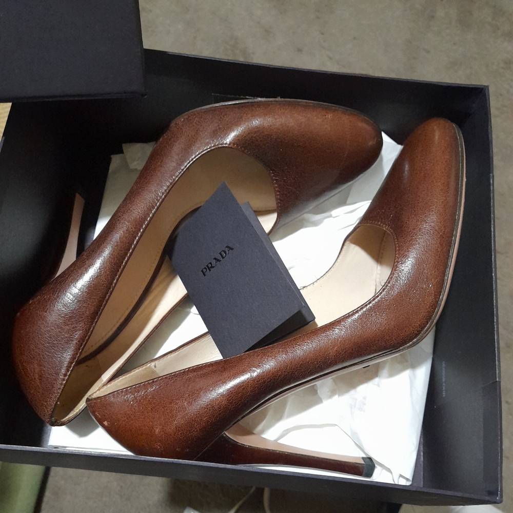 Prada Womens Brown Leather High Heel Pumps Size 36 made in Italy.