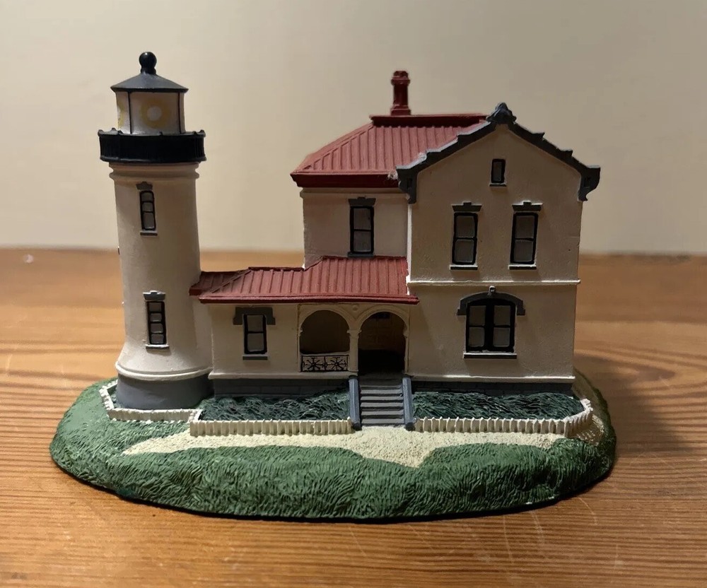 Danbury Mint Admiralty Head Lighthouse Historic American Lighthouses Collection