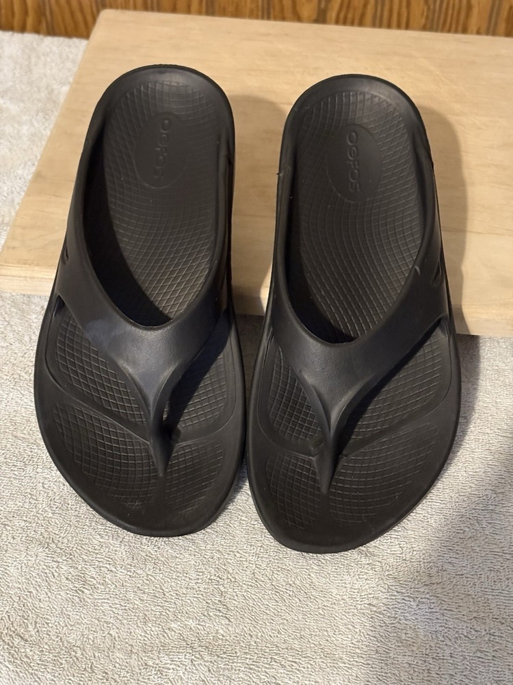 Offos Unisex Black Flip Flop. Size Mens 6 Women's Size 8 EU39.