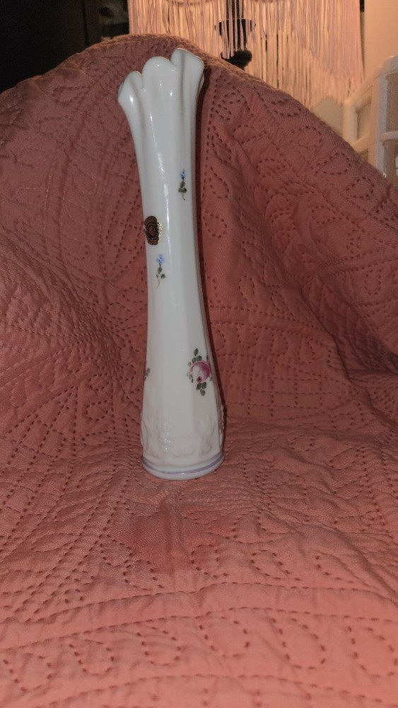 Westmoreland 9.5 Inch Swung Flat Bud Vase with Roses and Bows Design PG176