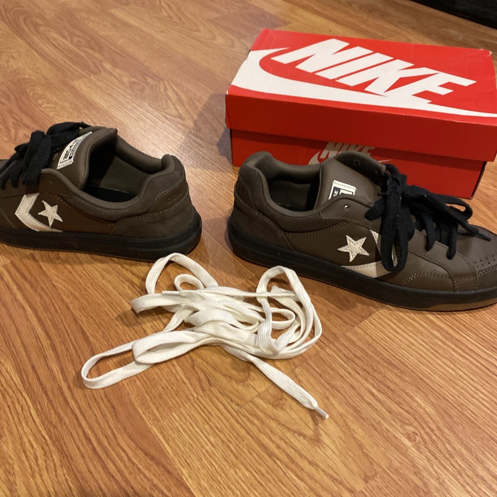 Converse Men's Size 9 Shoes in Unique Packaging Box
