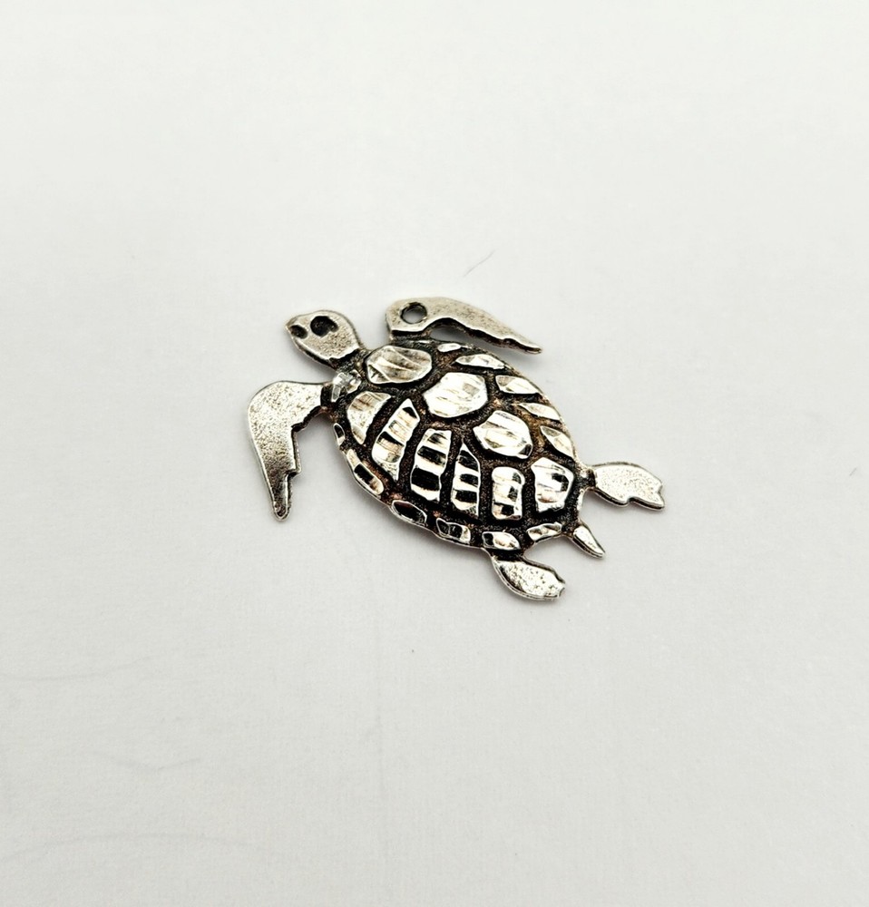 Vintage Sterling Silver Native Hawaii Green Sea Turtle Charm Pendant - 1.0g