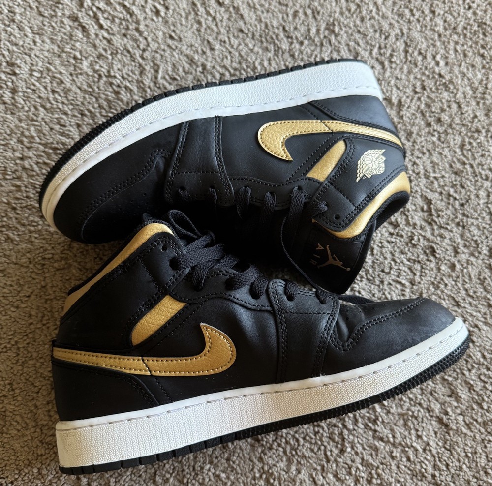 NIKE,Jordan  Trainer,Sıze 5,Black-Metallic Gold