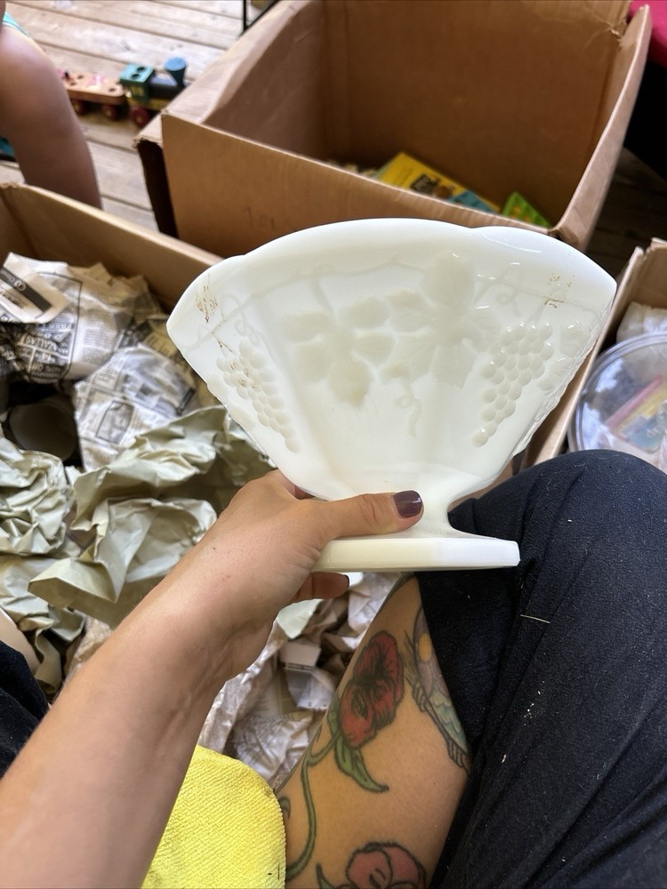 Bowl And Pitch Set With grapevines