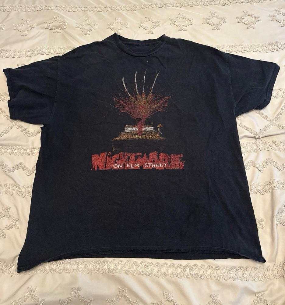 A Nightmare on Elm Street Horror Movie T-Shirt XL Black Freddy Krueger Glove