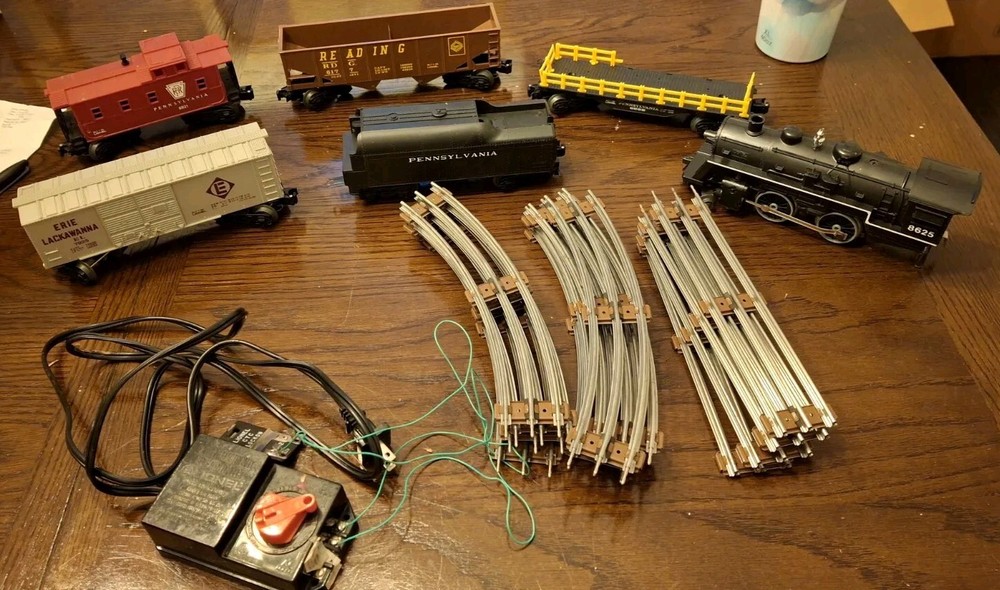 VINTAGE LOT OF LIONEL TRAINS CANNONBALL EXPRESS SET MUST SEE