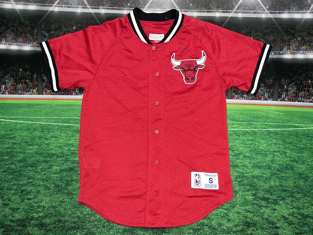 Chicago Bulls Mitchell & Ness NBA Red Baseball Jersey Small Size Pre-Owned