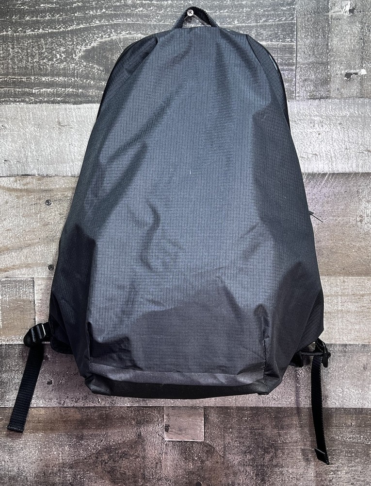 Lululemon Surge Run Backpack Lightweight Media Pocket Water Repellent Black