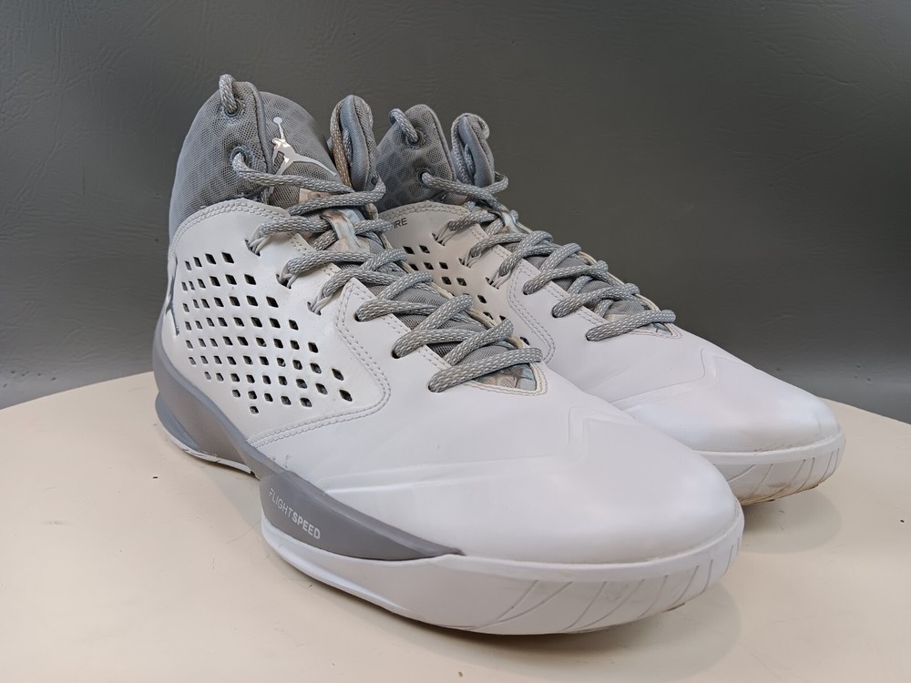Nike Jordan Shoes Size 10 White Rising High Basketball 768931-130 Lightly Used