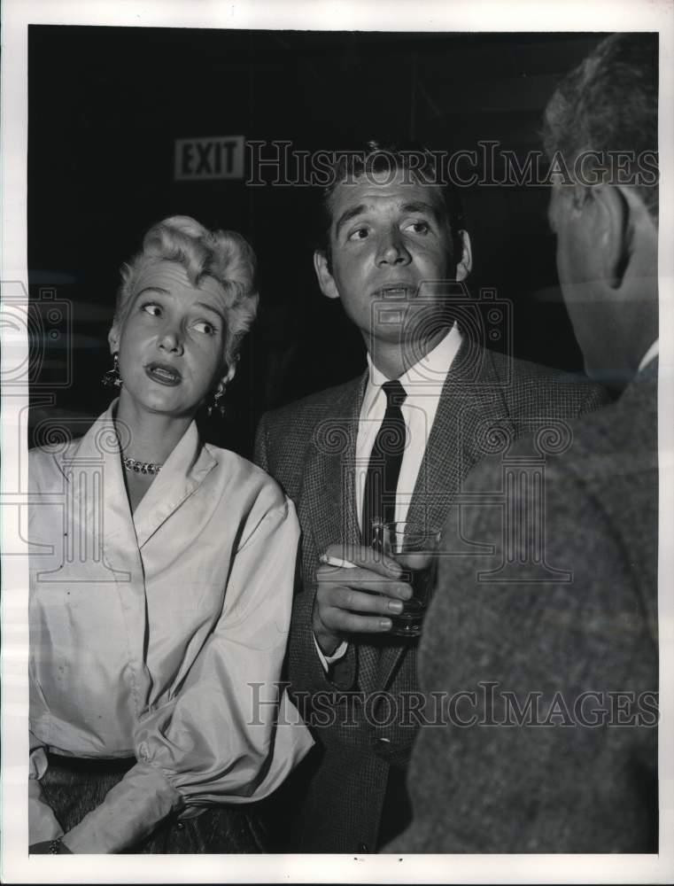 1953 Press Photo Actor Gene Barry & wife Julie Carson in Hollywood, California