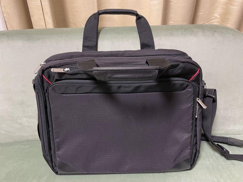 Business bag can also be hung on a travel carry bar