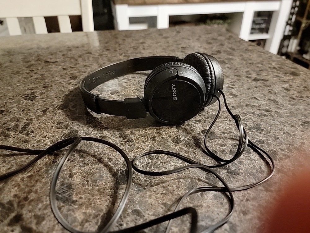 Vintage Sony MDR-023 Black Wired Headphones with Foam Ear Pads