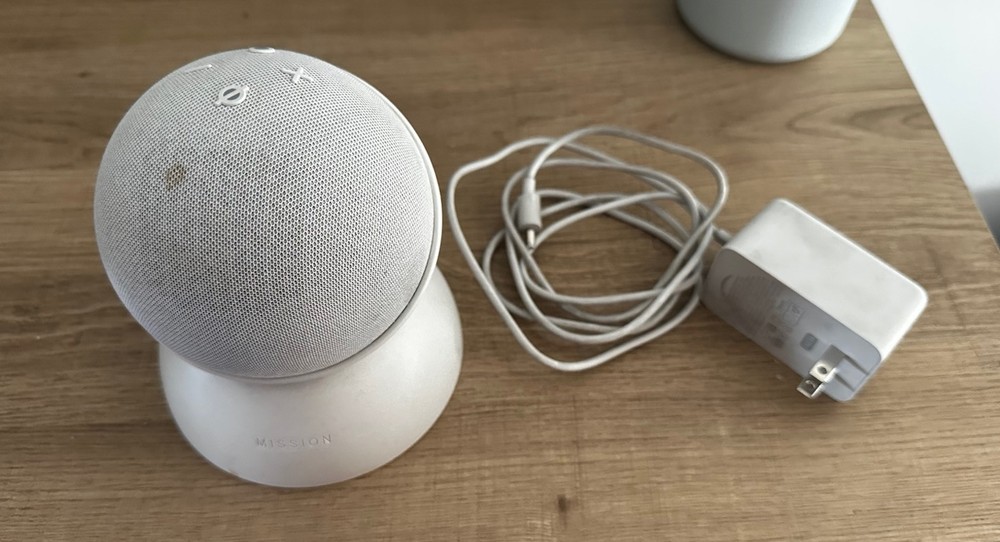 Amazon Echo Dot (4th Gen.) Smart Speaker - Glacier White with Stand & Charger