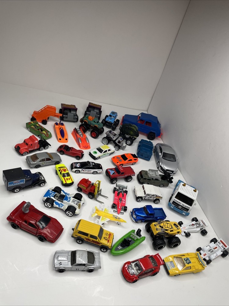 39 Toy Diecast Car Truck Lot Matchbox, Plastic mixed Styles And Sizes