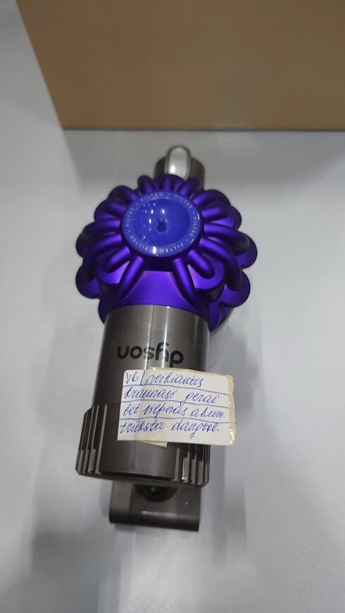 Dyson V6 Vacuum Cleaner Used with Weak Battery Missing Lid