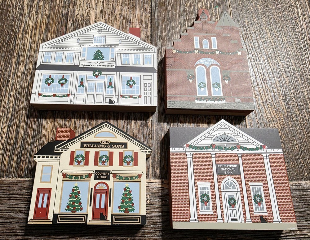 Lot of 4 The Cats Meow Stockbridge Christmas Series 1997 Shelf Sitter Houses