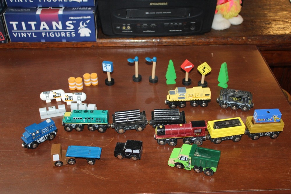 30 Piece Lot Wooden Train Engines Accessories  Imaginarium (A16)