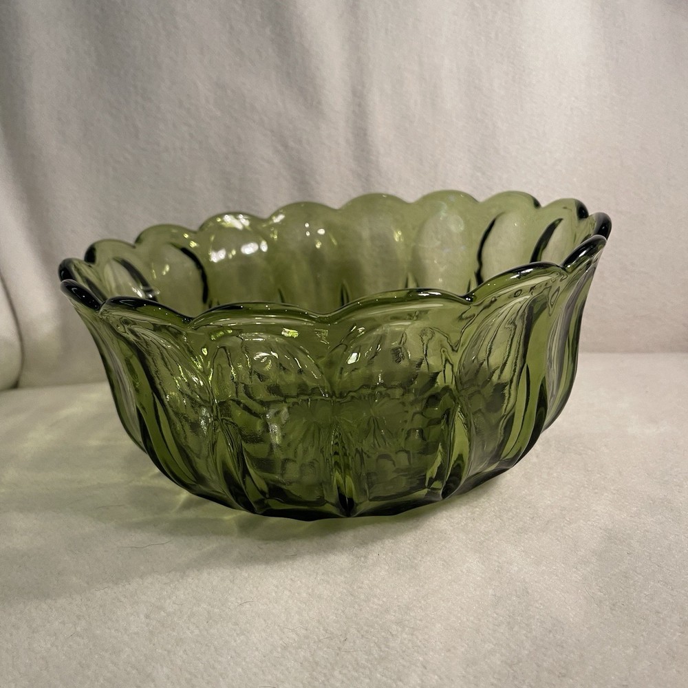 Vtg Anchor Hocking Fairfield Avacado Green Glass Serving Bowl W/ Scalloped Edge