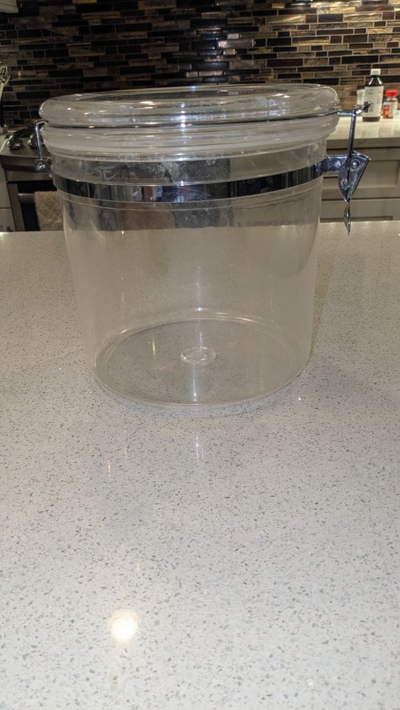 Clear Polycarbonate 4qt  Airtight 9