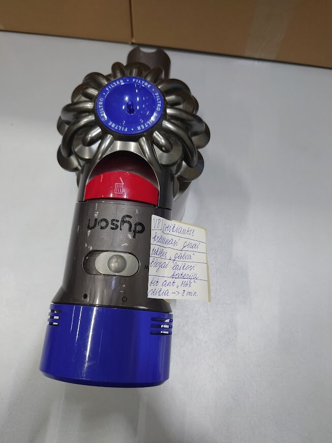 Dyson V8 Vacuum Used with Weak Battery and Broken Parts