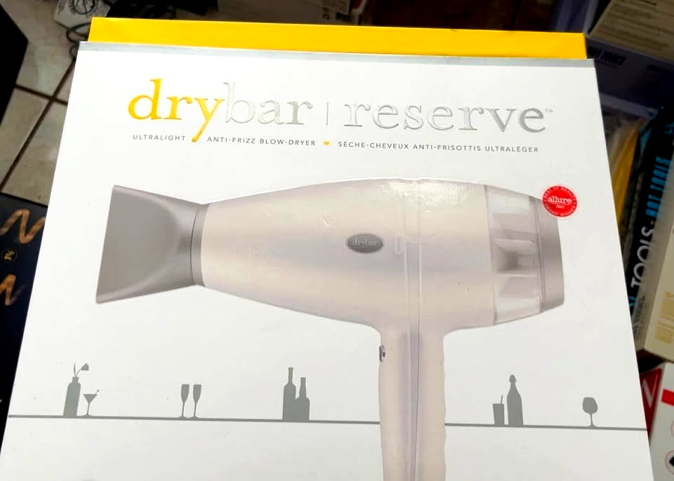 Brand New dry-bar dryer. Ionic Desiccant Technology 1875 watts, 100 mph speed.