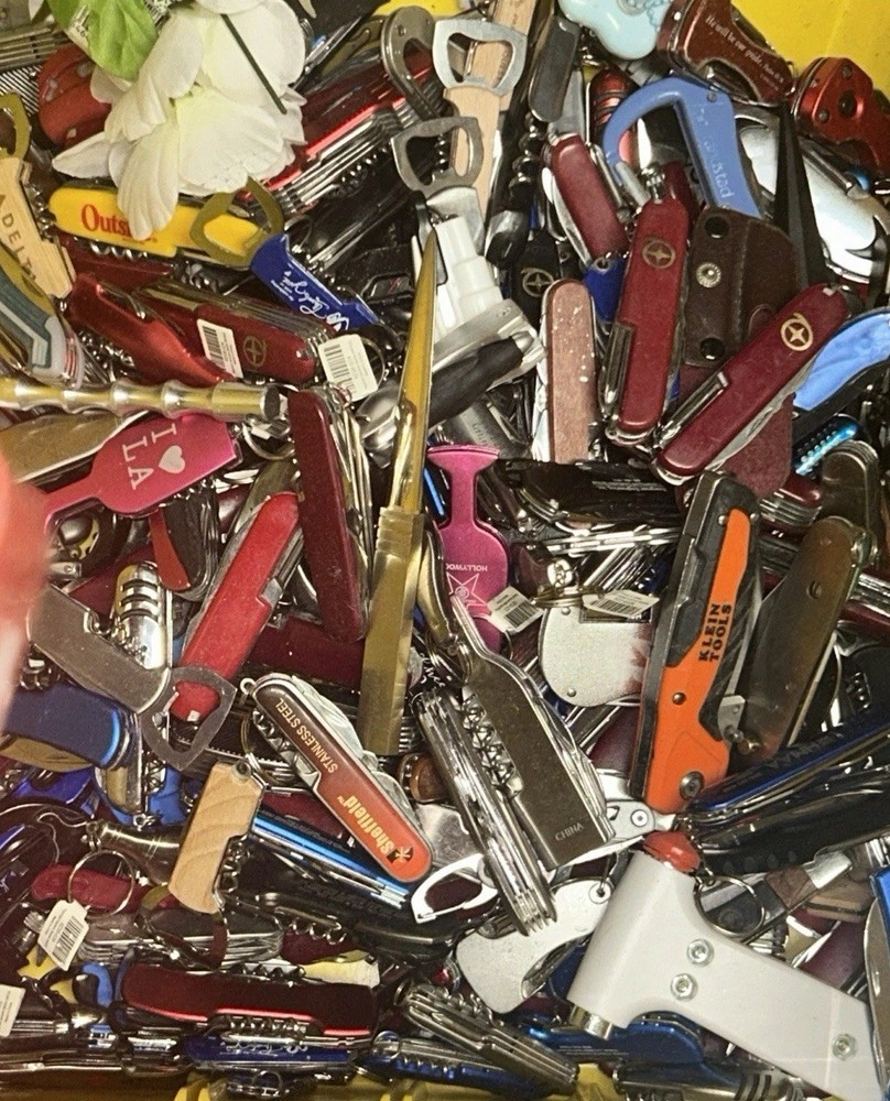 5 Pounds Of TSA Confiscated Pocket Knives, Multi Tools, & Utility knives!