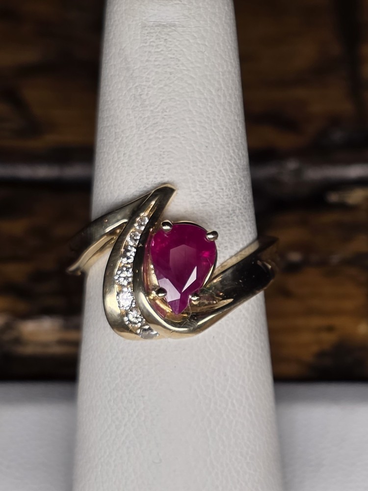 Beautiful Vintage 14k Yellow Gold w/ 1.35 ct Ruby & Diamonds Ring By H Freeman