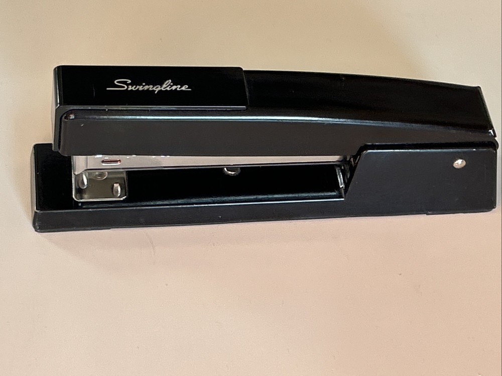Model 747xx Black SWINGLINE STAPLER - very good condition, tested & works great