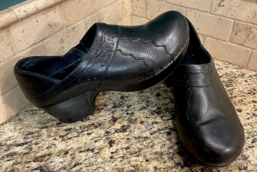 Dansko Womens Black Leather Slip-Resistant Comfort Work Clog Size 41