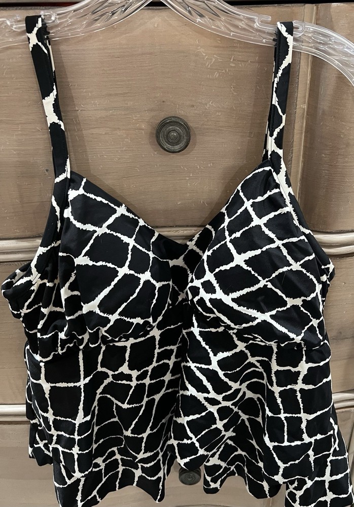 Trimshaper Black White Giraffe Print Tankini Swim Top Size 14 Built-in Bra
