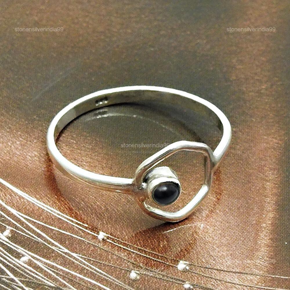 Mothers Day Solid Silver Black Onyx Bezel Gemstone Ring Size US 7-image