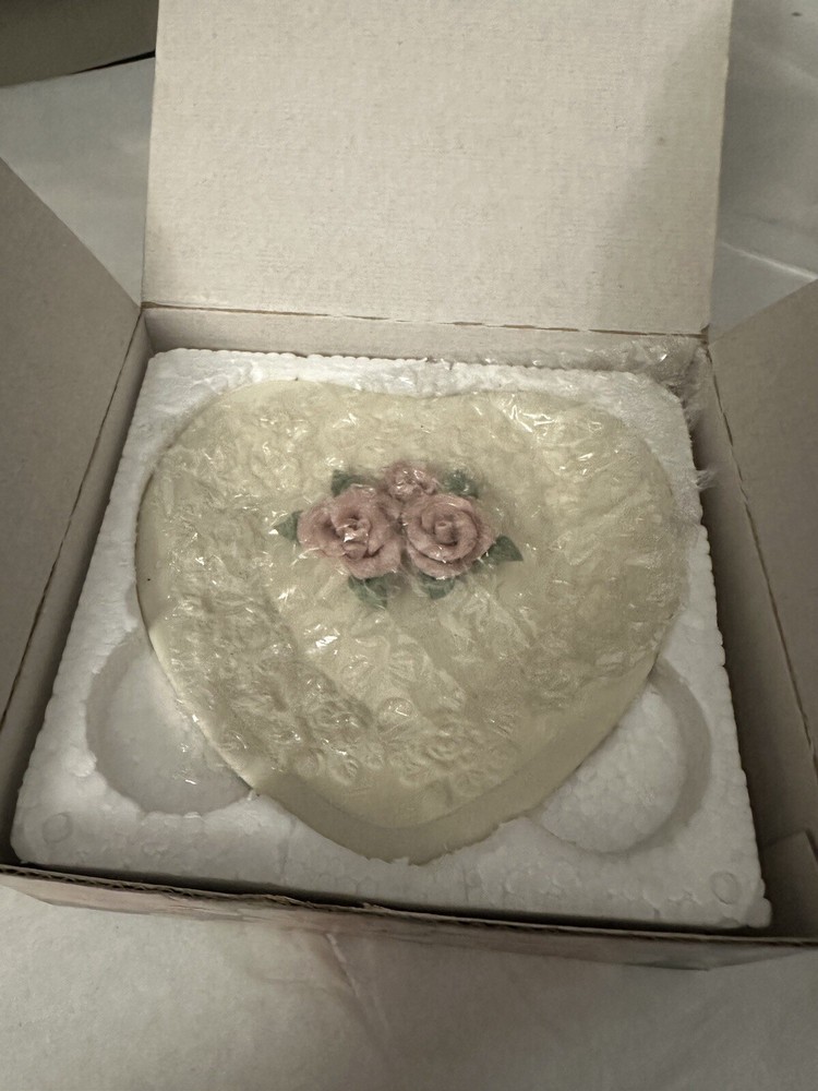 Estate Manor Genuine Porcelain Collectible Heart Shaped Dish Sculptured Rose NIB