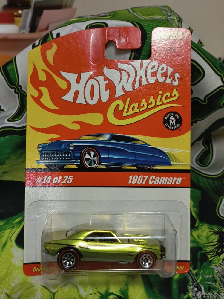 2004 Vintage Hot 🔥 Wheels Classics Series 1- #14/25 '67 Camaro In 🟡 Yellow