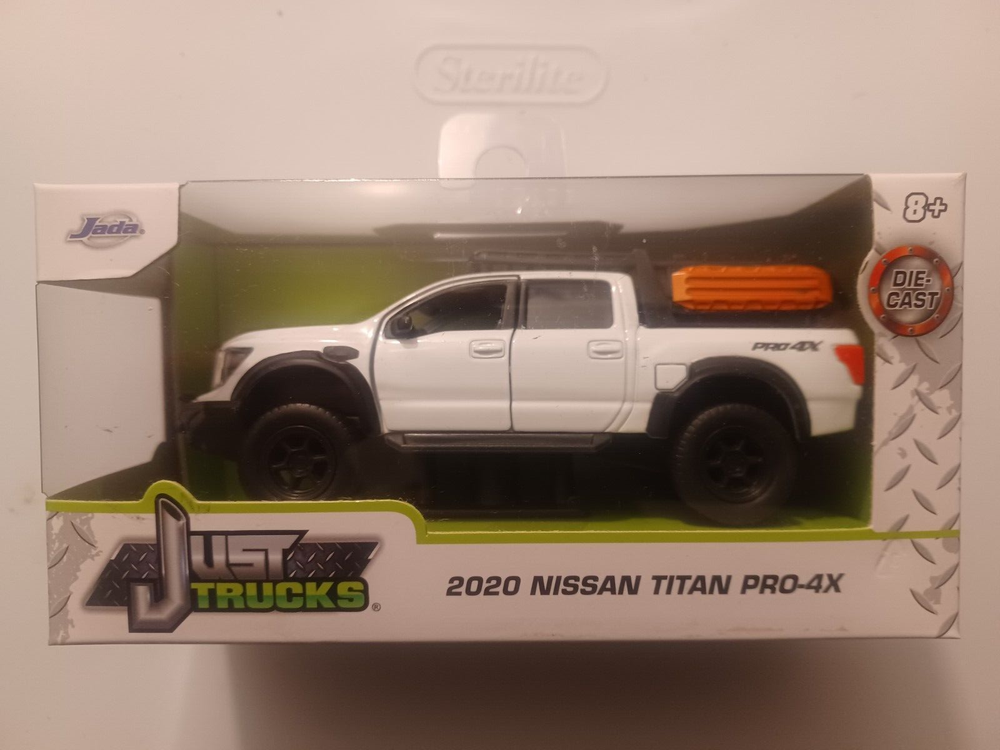 JADA TOYS 1:32 DIECAST JUST TRUCKS WHITE 2020 NISSAN TITAN PRO 4X TRUCK
