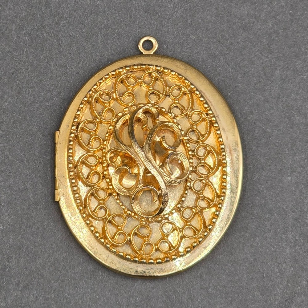 Vintage Gold Tone Filigree Oval Locket Pendant 2
