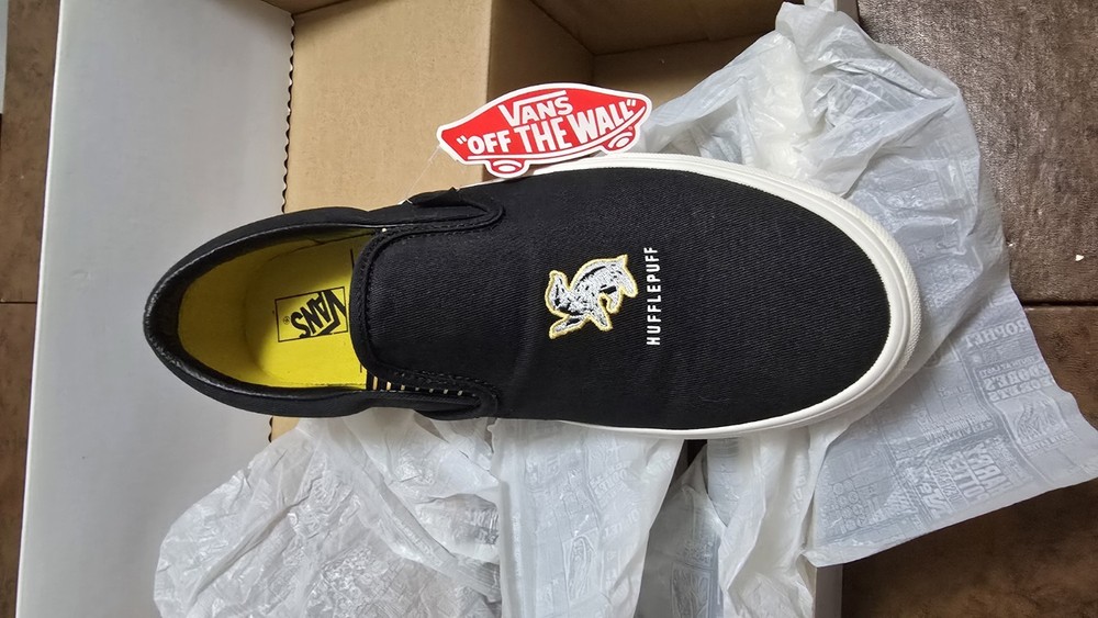 VANS X Harry Potter Hufflepuff Men's Sneaker Size 10 Classic Black Slip-on Shoes