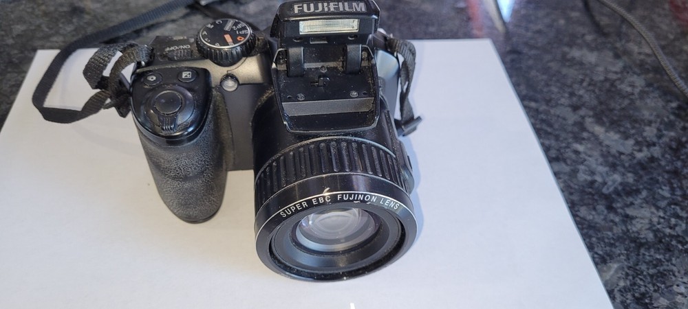 Fuji FinePix S6800 16MP Digital Bridge Camera Fully Functional
