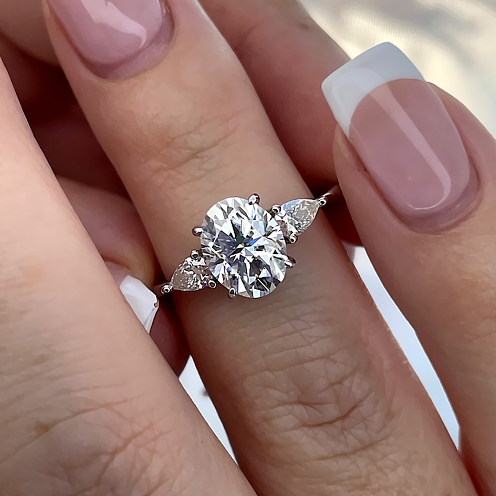 Exclusive 14k White Gold Diamond Ring Lab Grown 2.50 Ct IGI E F  VVS2 Oval Cut